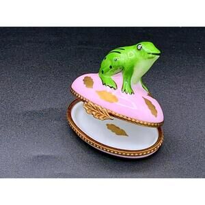 Authentic Limoges Frog on Pink Lily Pad Trinket Box -Gold Leaf Clasp -Peint Main